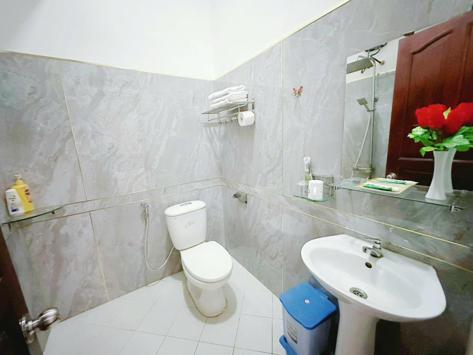 Khách sạn H79